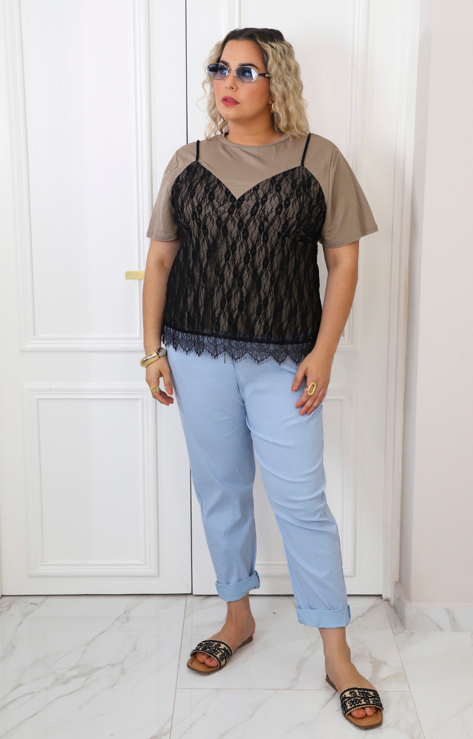 Blusa café con encaje