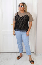 Blusa café con encaje