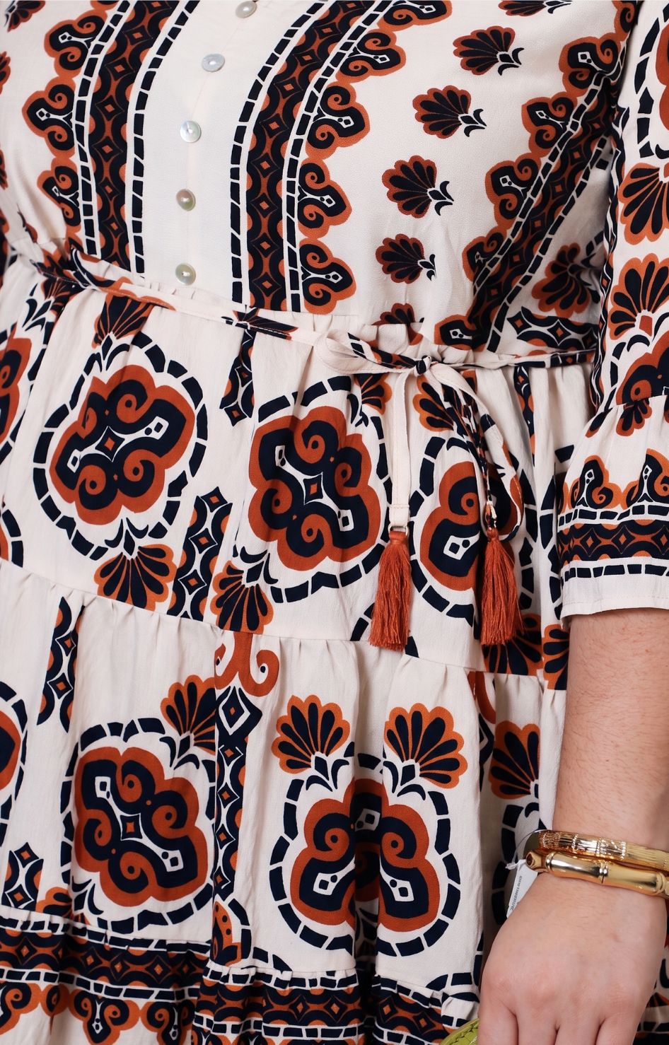 Vestido con estampado geométrico y lazo