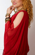 Conjunto con falda en capas y hombros descubiertos