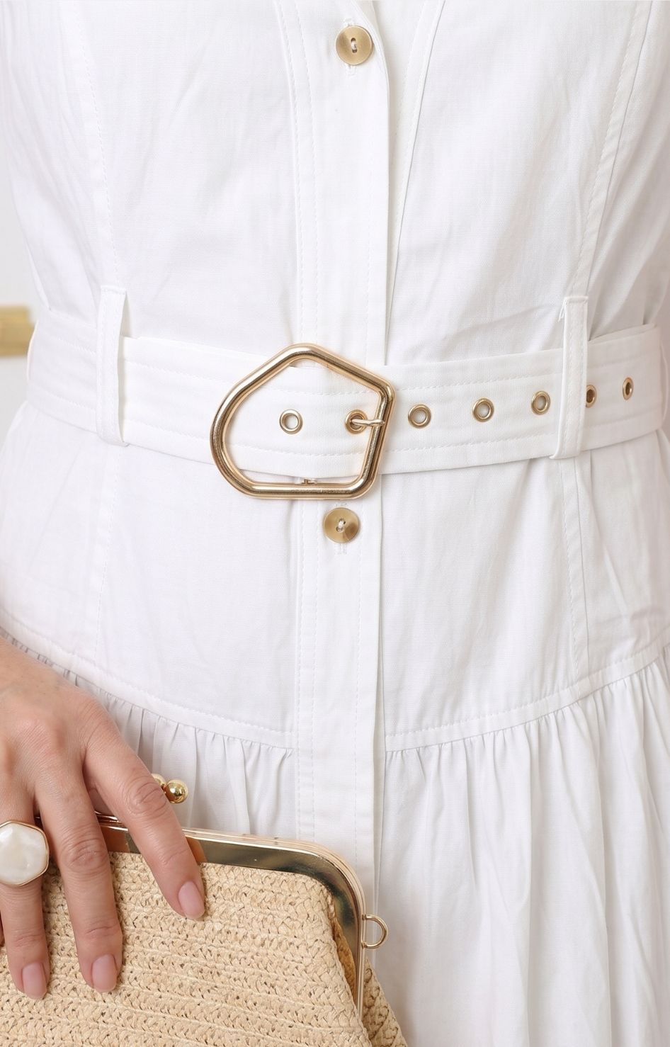 Vestido blanco con cinturón