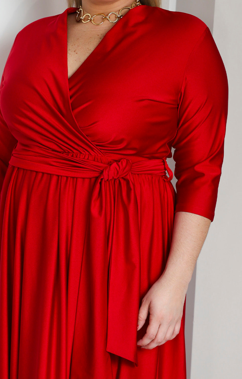Vestido largo cruzado con cinturón