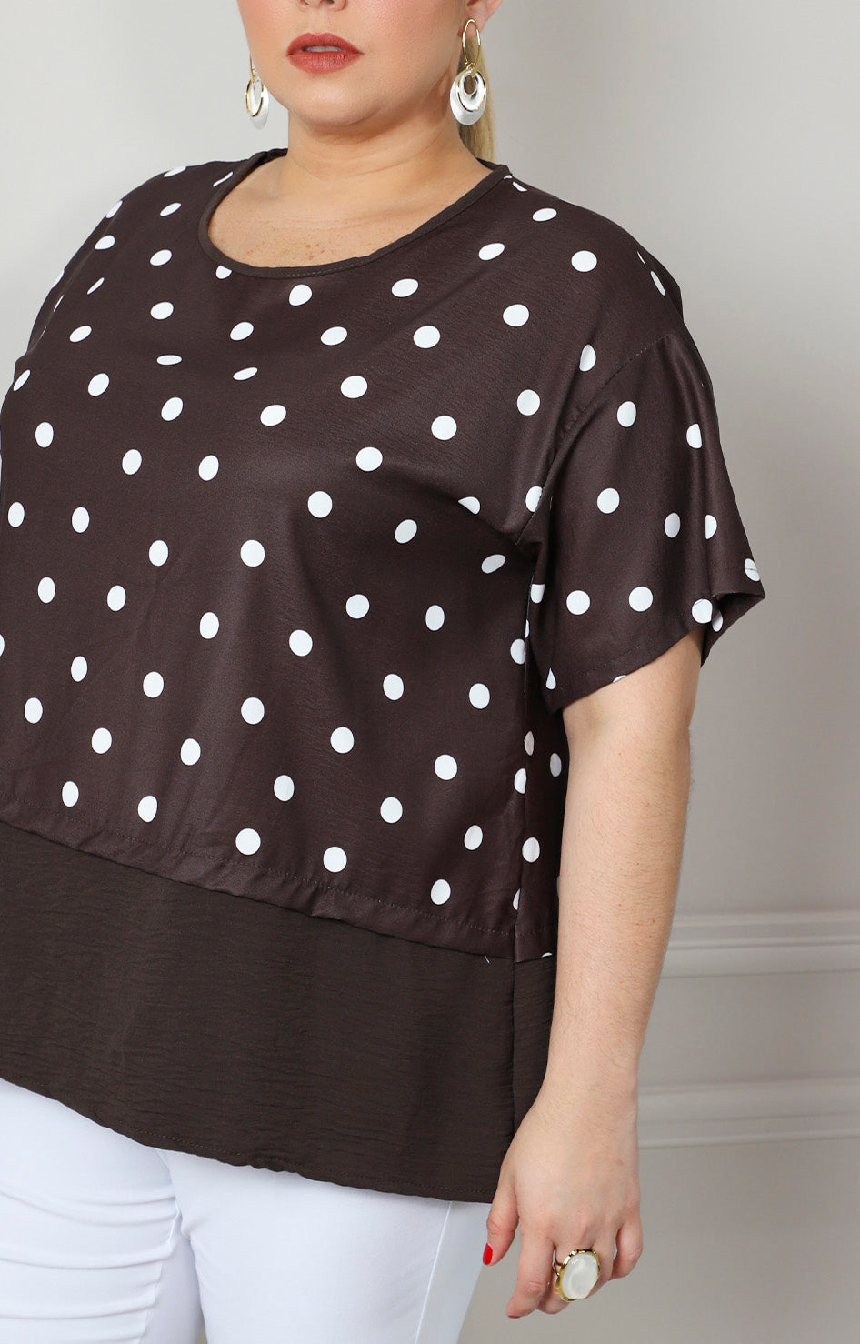 Blusa café con polka dots