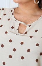 Vestido corto estampado de lunares con olán