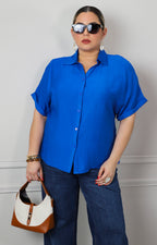 Blusa azul rey con cuello y manga corta