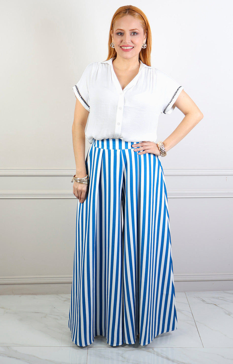 Blusa sin manga con escote en V Boutiquemirel, diseño regular en color liso