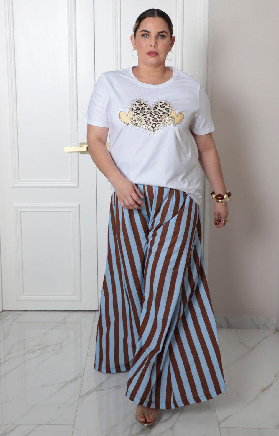 Blusa con estampado animal print y pedrería