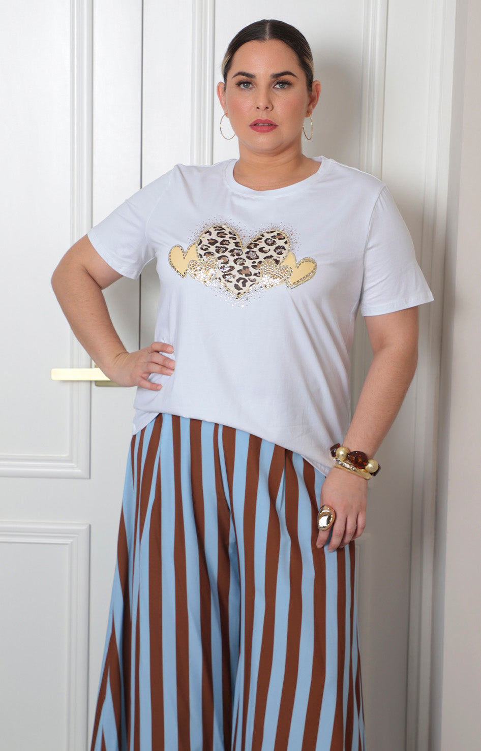 Blusa con estampado animal print y pedrería