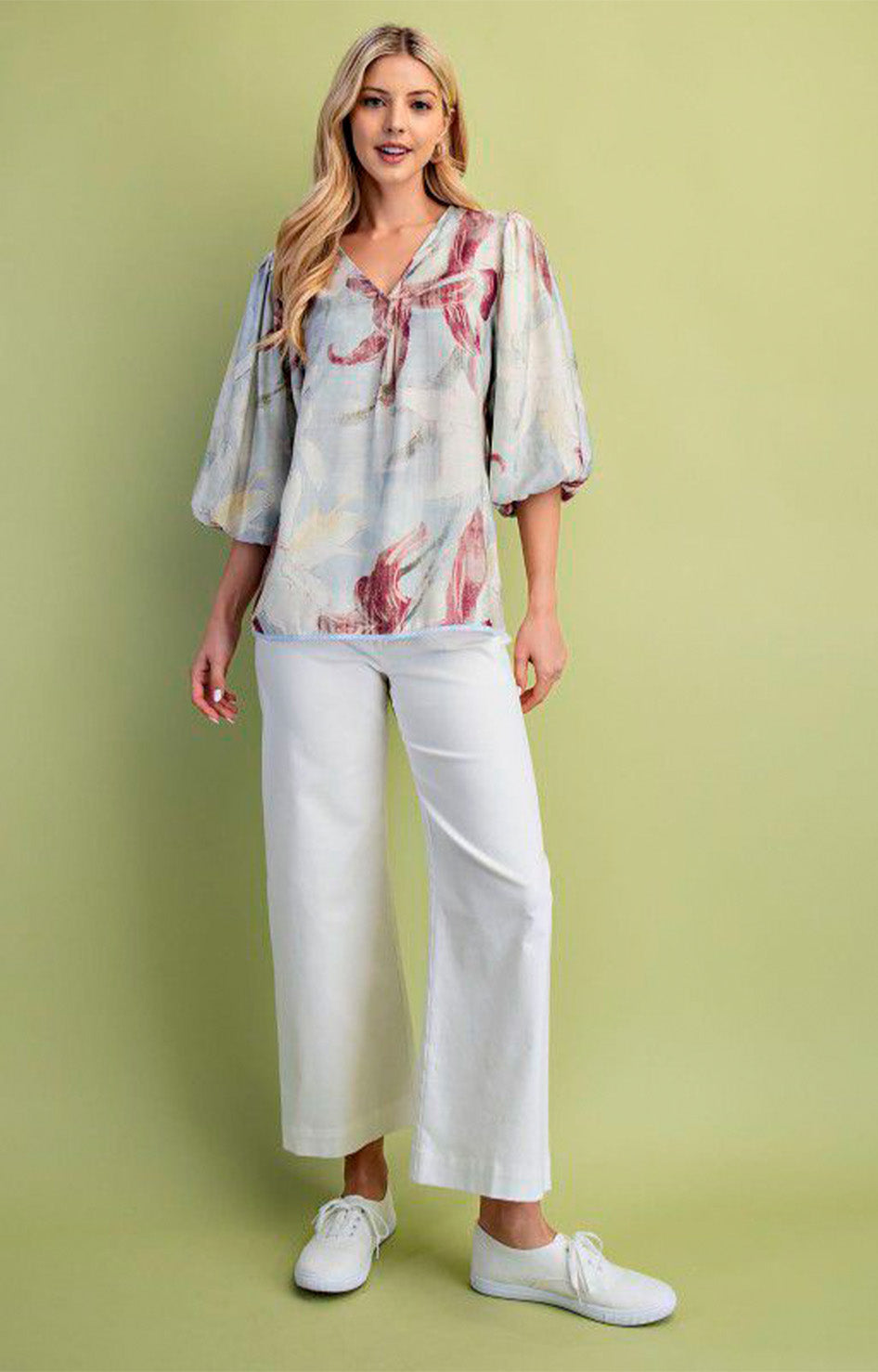 Blusa azul estampada en rosa