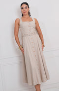 Vestido beige con cinturón