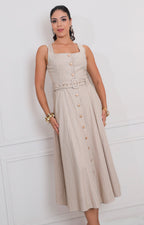 Vestido beige con cinturón