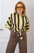 Blusa camisera de rayas con botones dorados