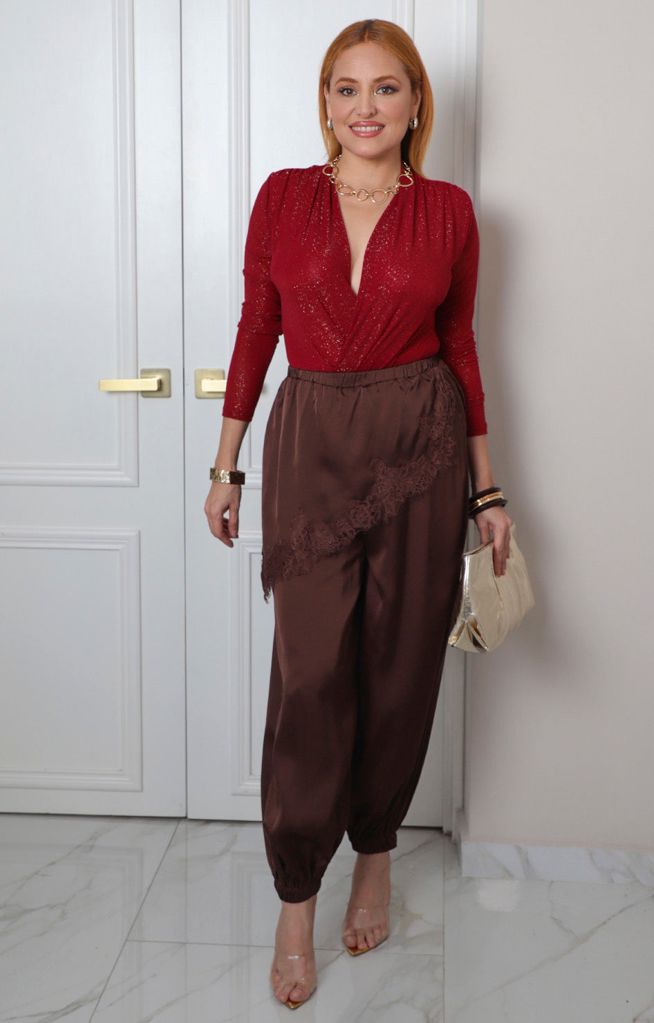 Pantalón satinado con encaje lateral
