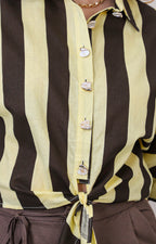Blusa camisera de rayas con botones dorados