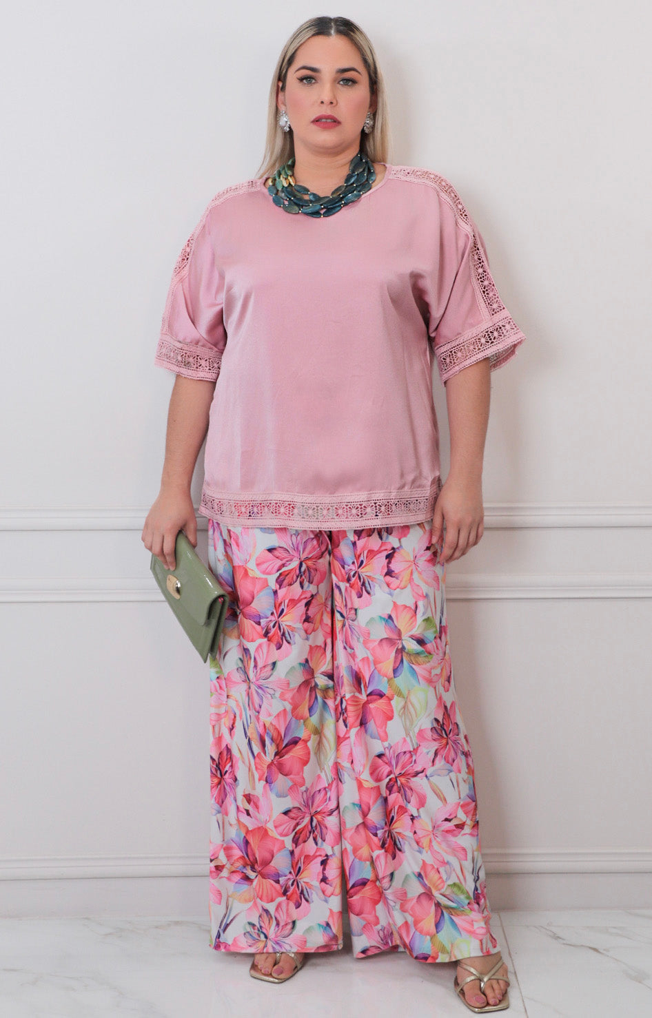 Blusa lisa con bordado - BLUSAS CURVY Boutiquemirel 