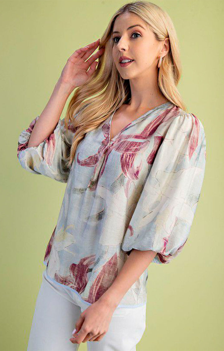 Blusa azul estampada en rosa