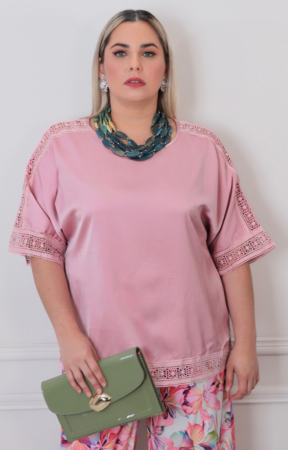 Blusa lisa con bordado - BLUSAS CURVY Boutiquemirel 
