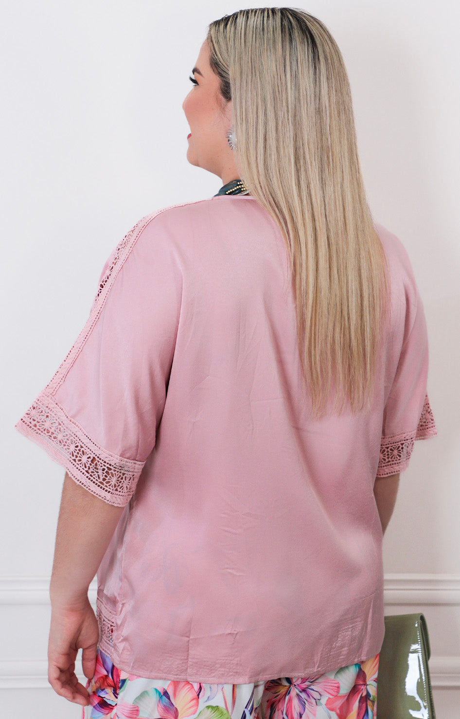 Blusa lisa con bordado - BLUSAS CURVY Boutiquemirel 