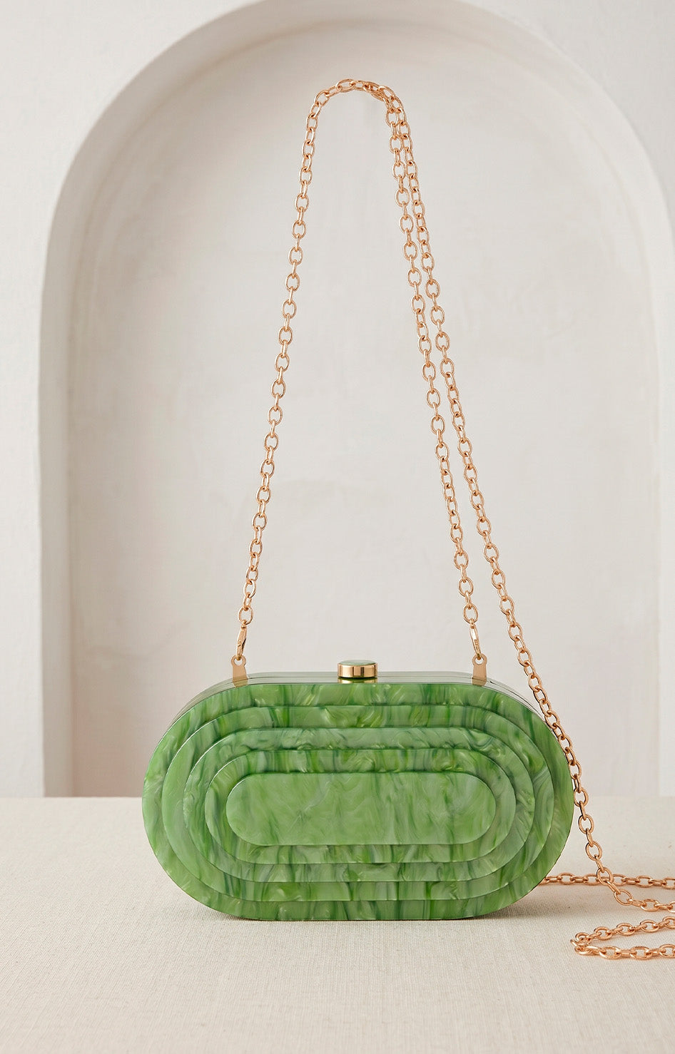 Clutch ovalado con efecto marmolado