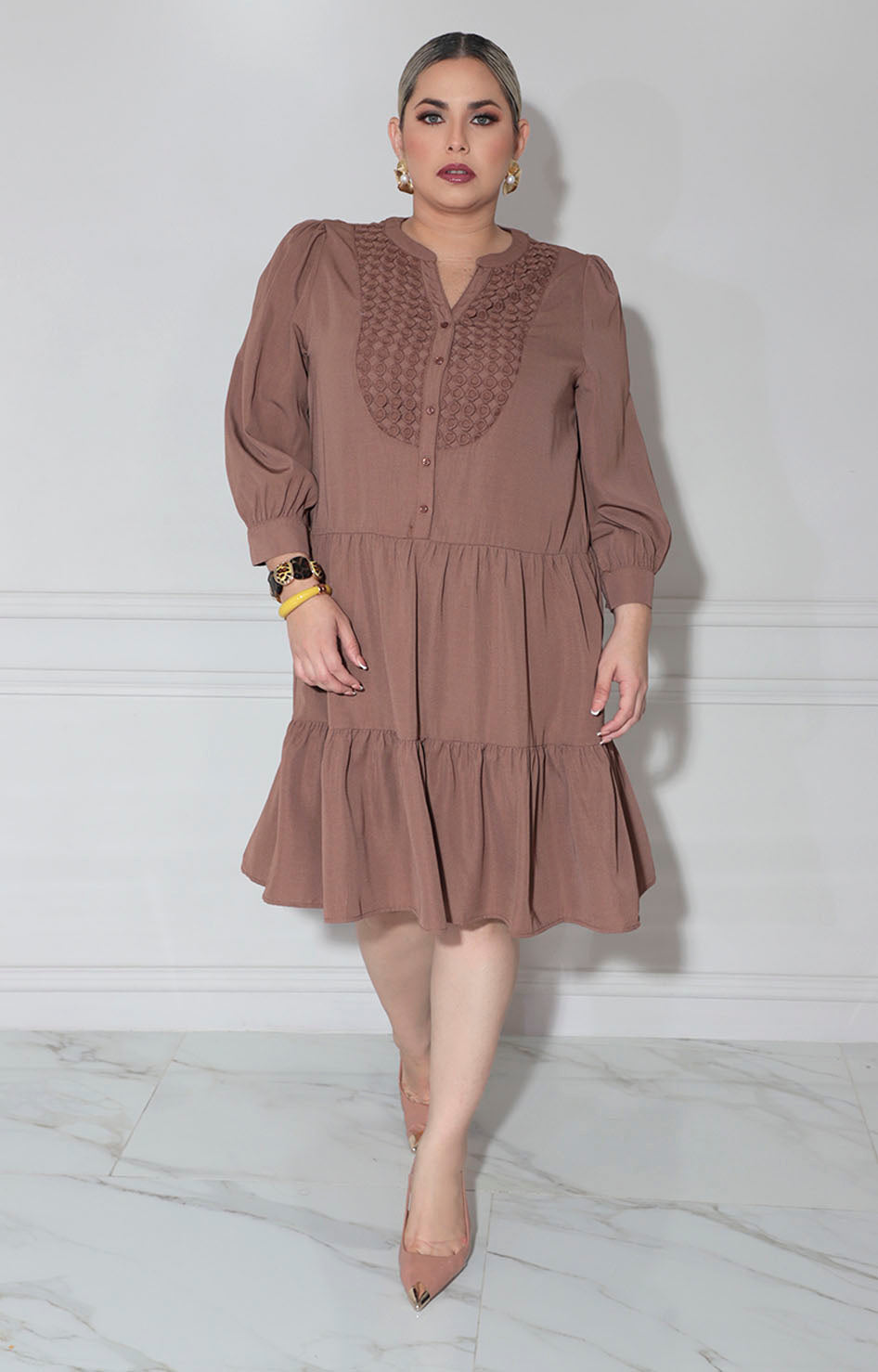 Vestido café bordado