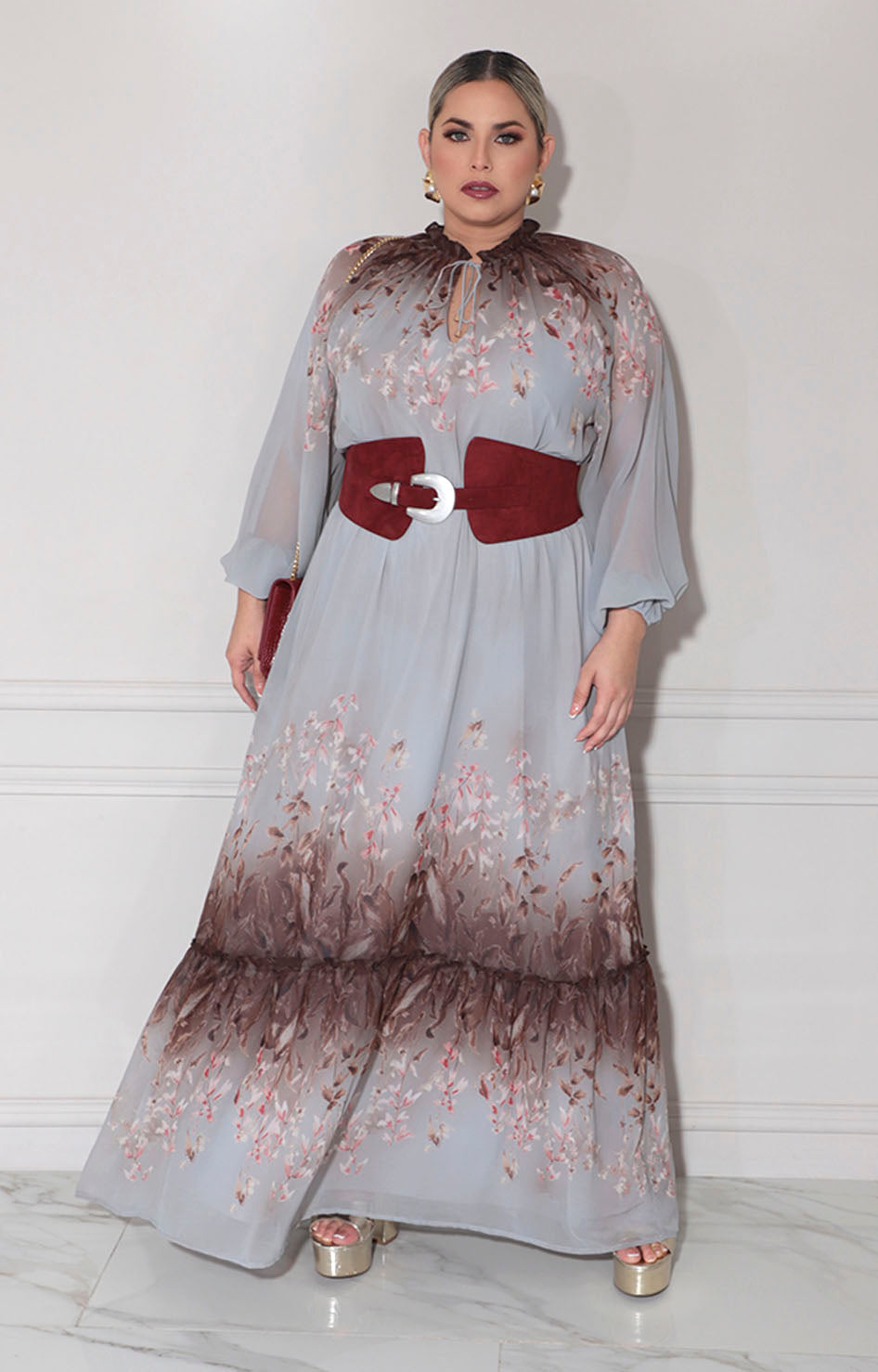 Vestido gris con flores