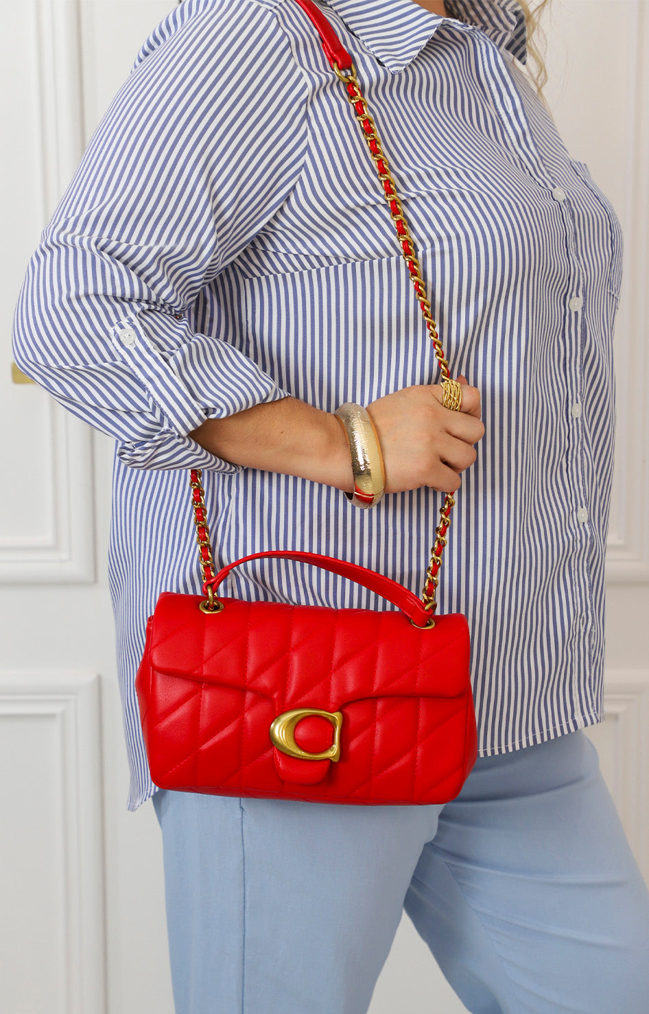 Bolsa acolchada roja con cadena