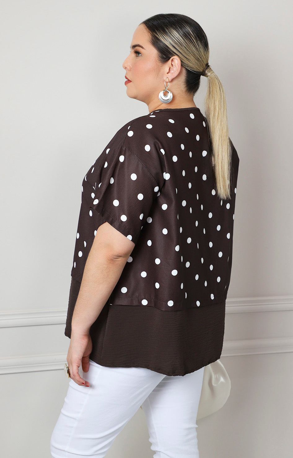 Blusa café con polka dots