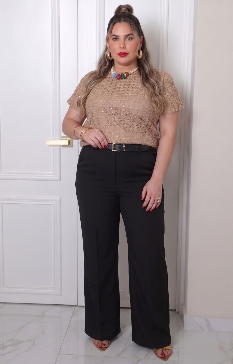 Pantalón curvy Boutiquemirel de tiro alto con cinturón ajustable y diseño elegante
