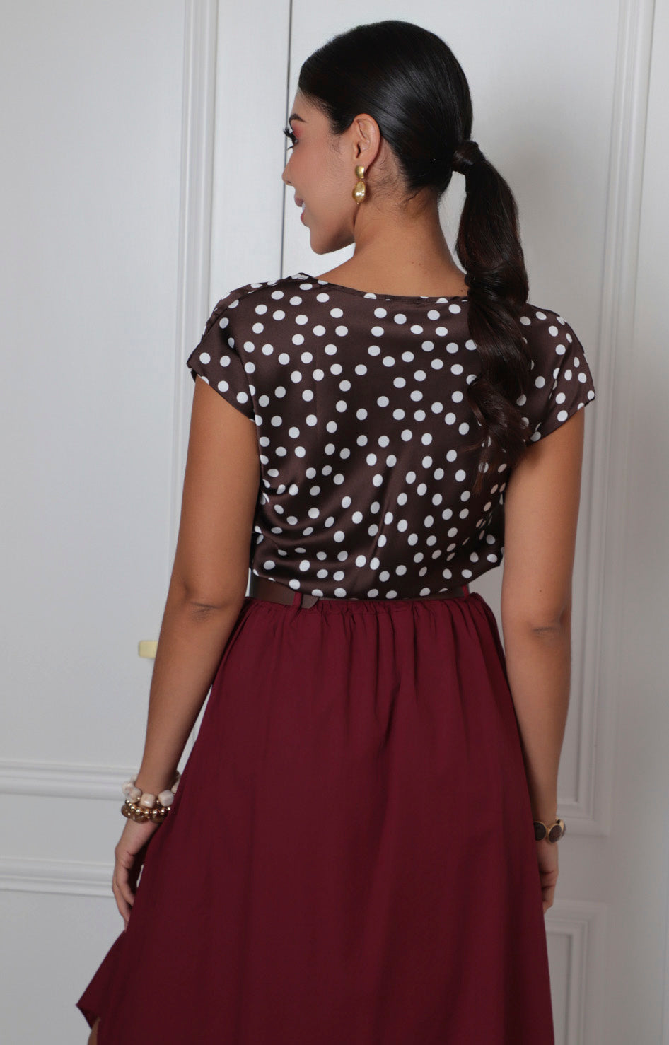 Blusa café estampada con polka dots