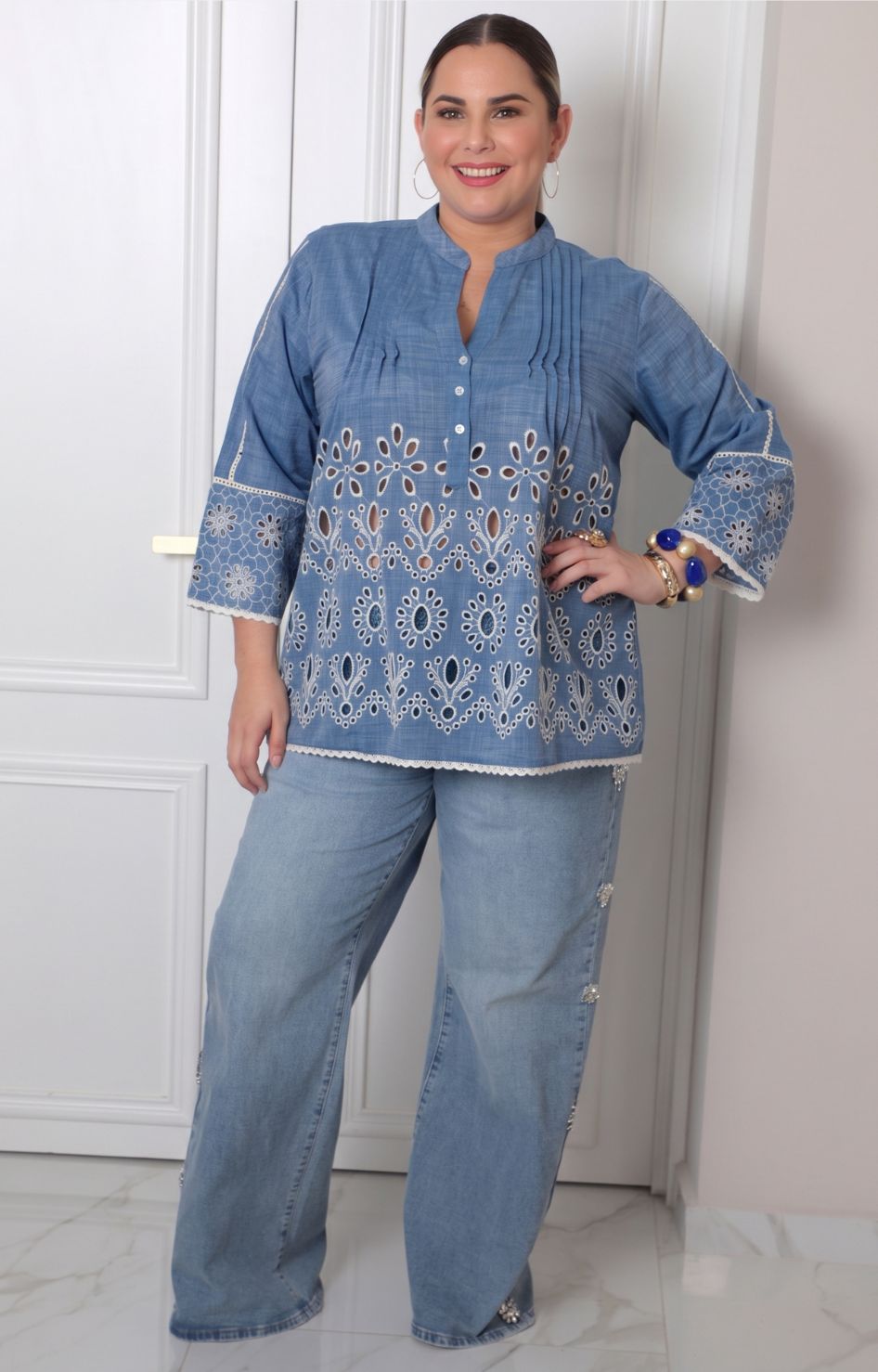 Blusa de mezclilla con bordado
