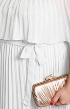 Vestido plisado con mangas mariposa