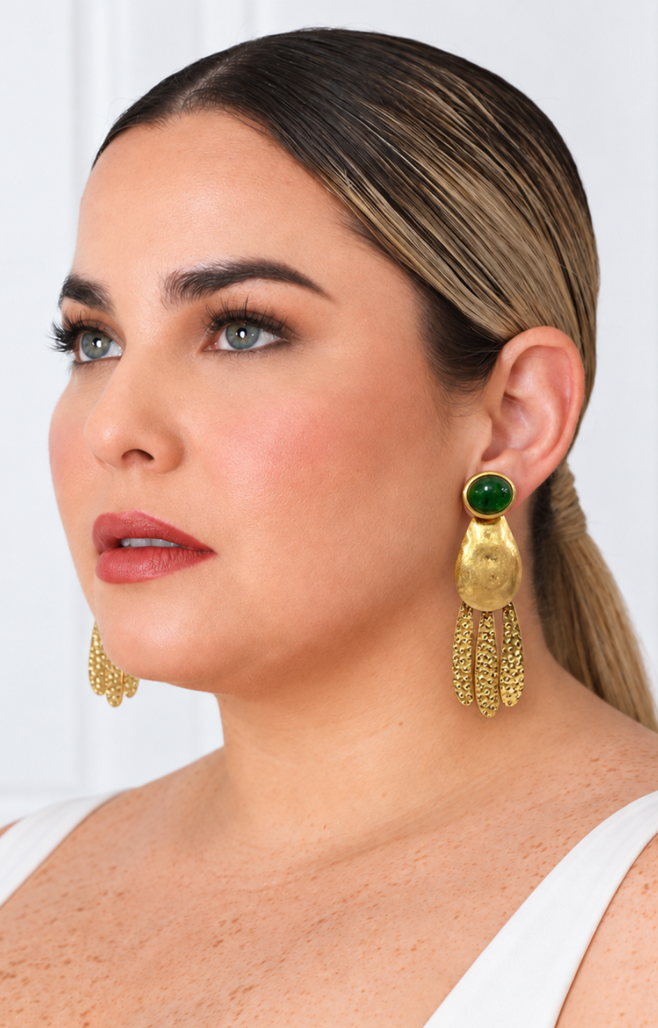 Aretes colgantes dorados con flecos