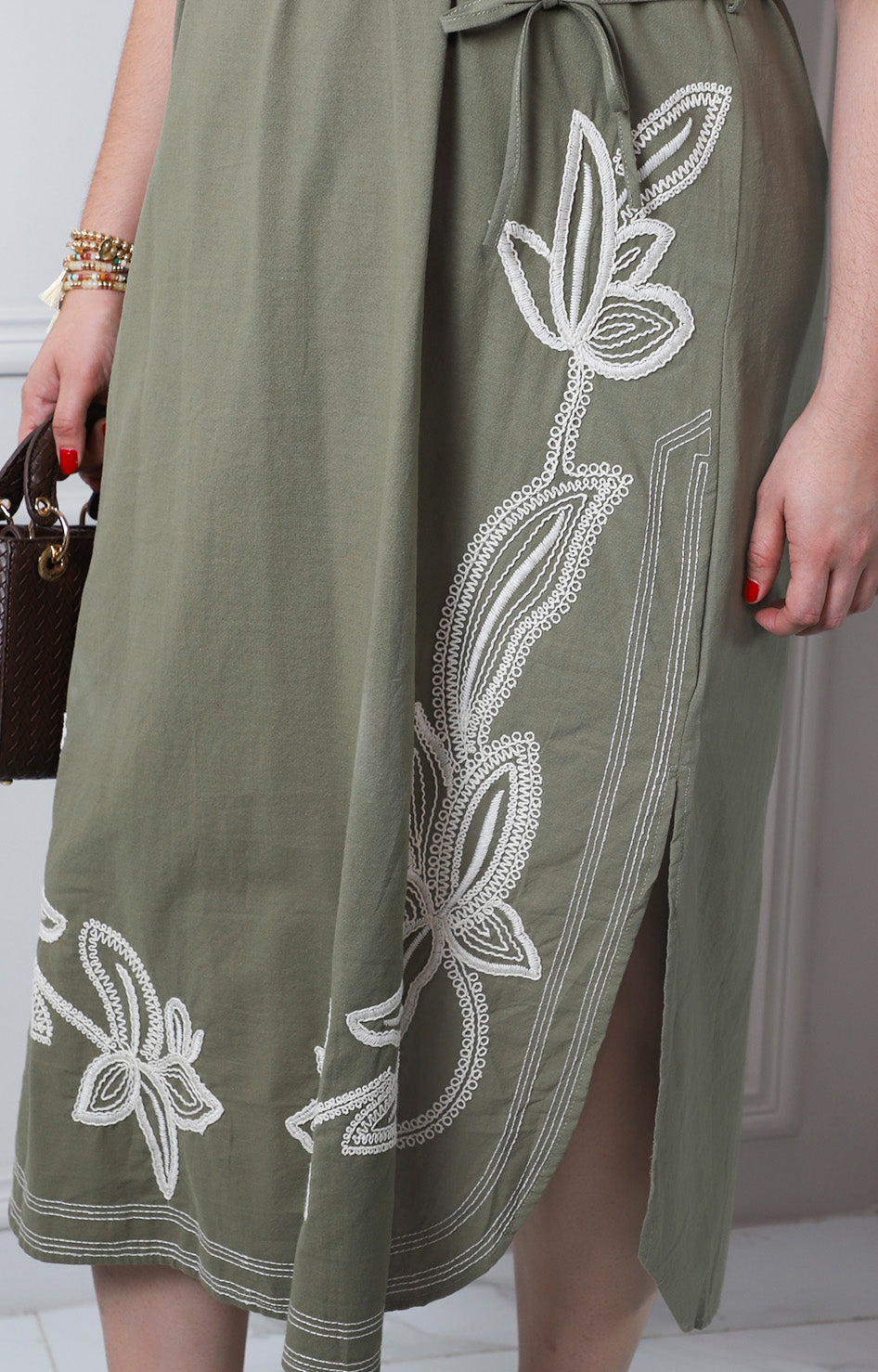 Vestido con bordado floral