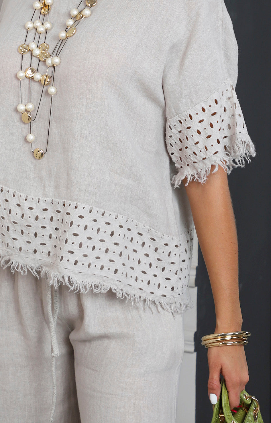 Conjunto de lino con detalles bordados