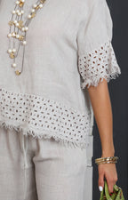 Conjunto de lino con detalles bordados