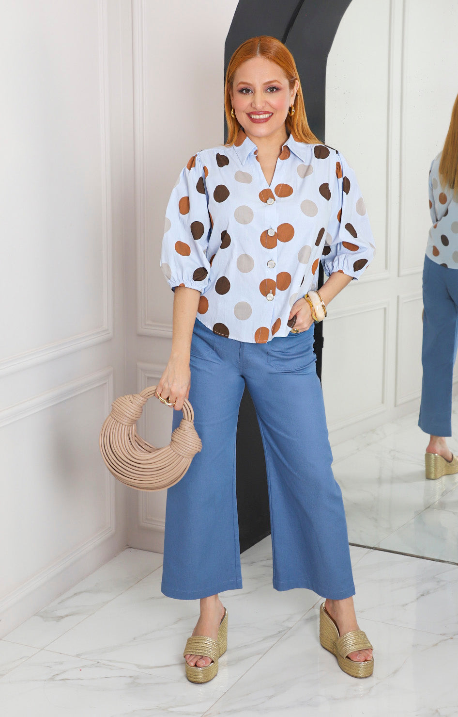 Blusa azul con polka-dots