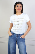Blusa regular Boutiquemirel con detalles dorados y botones delanteros