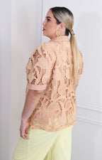 Blusa de guipur con botones