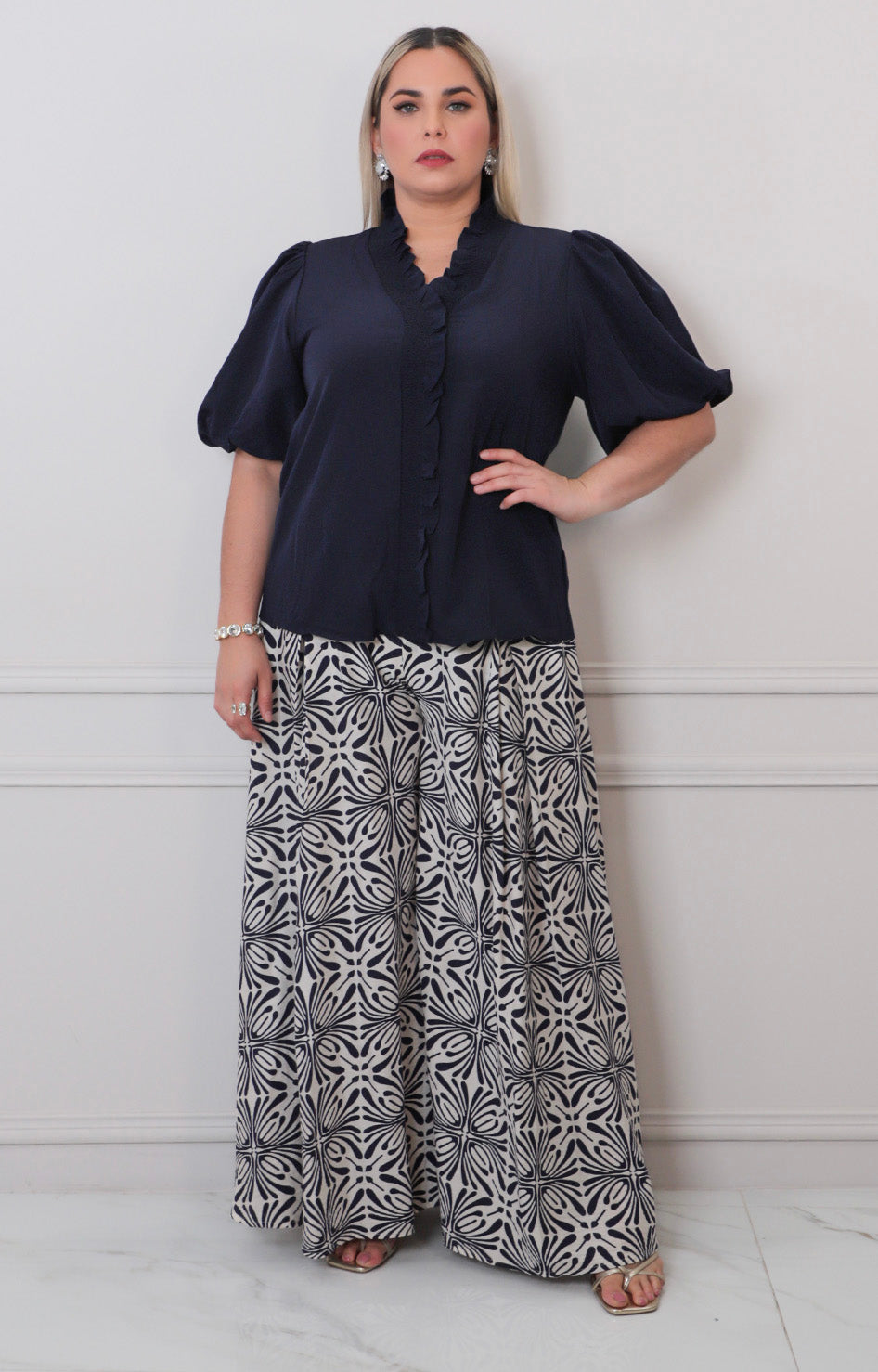 Blusa lisa con volantes - BLUSAS CURVY Boutiquemirel 