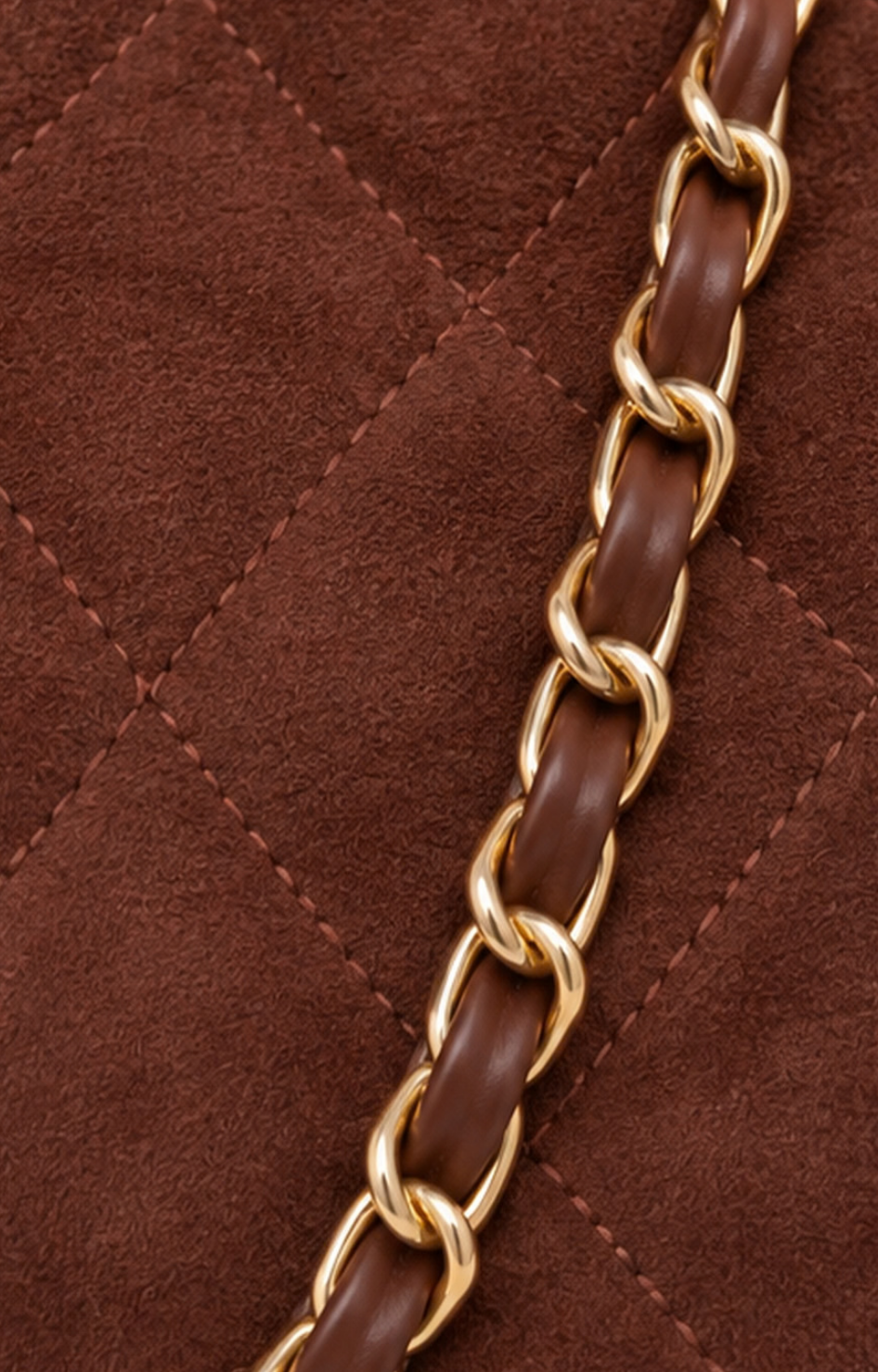 Bolsa hobo de Boutiquemirel con cadena, bolso de mano elegante en diseño moderno y detalles en la parte superior.