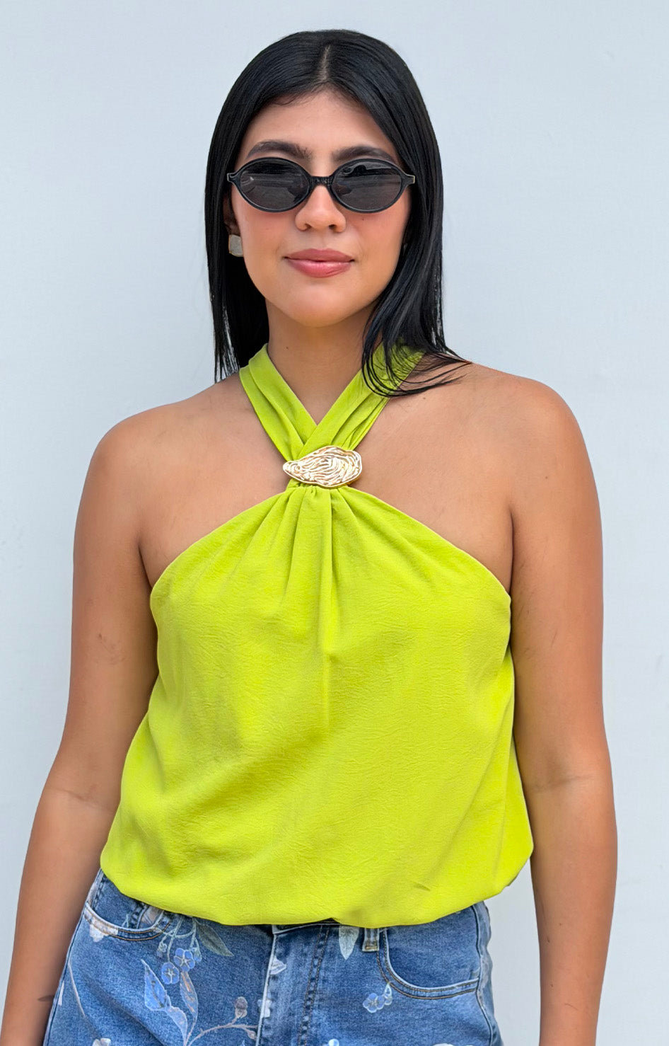 Blusa con broche dorado - BLUSAS REGULAR Boutiquemirel 