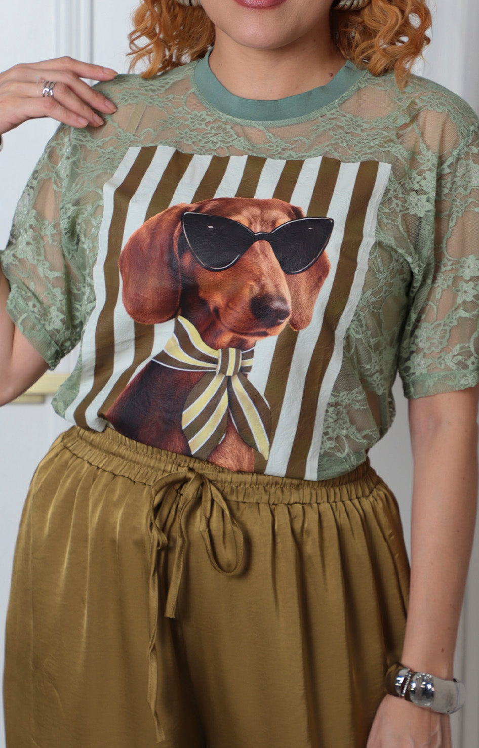Blusa de encaje con estampado gráfico