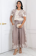 Conjunto beige estampado floral