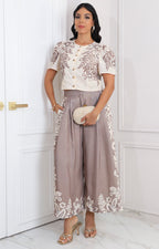 Conjunto beige estampado floral