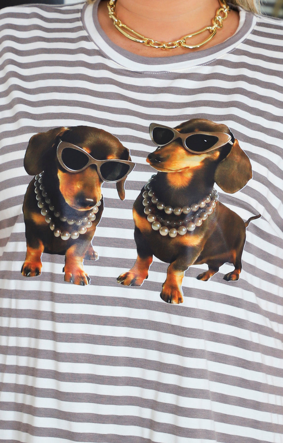 Playera estampada con rayas beige