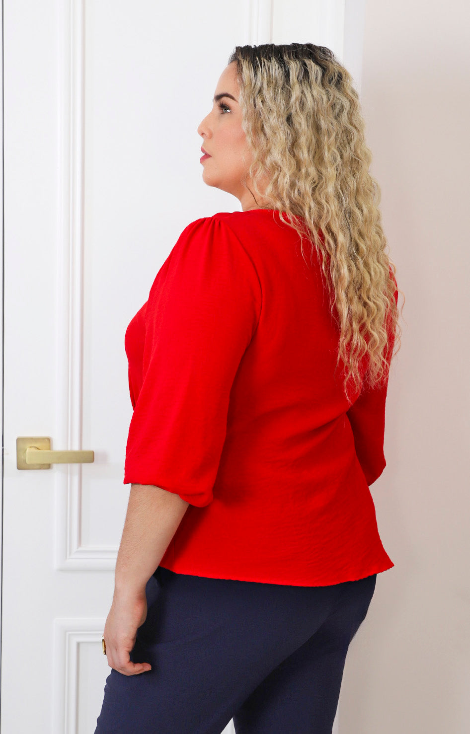 Blusa con broche lateral
