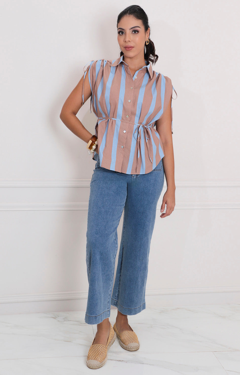 Blusa beige de rayas con lazo