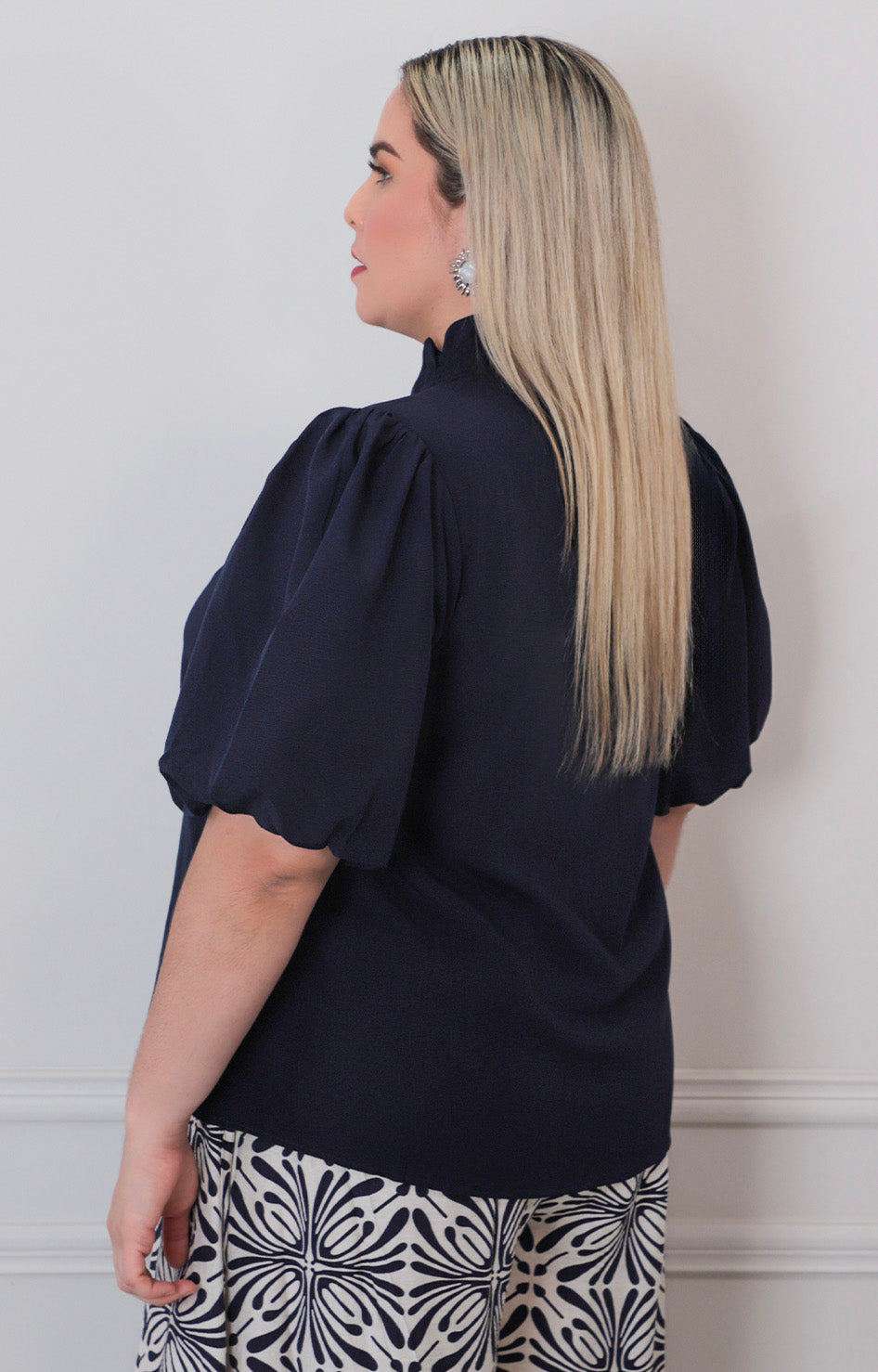 Blusa lisa con volantes - BLUSAS CURVY Boutiquemirel 