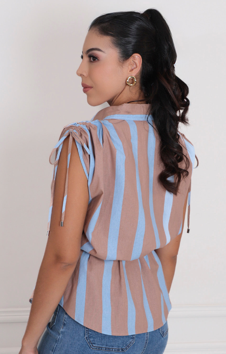 Blusa beige de rayas con lazo