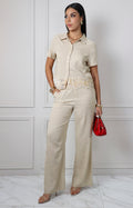 Conjunto beige con encaje floral